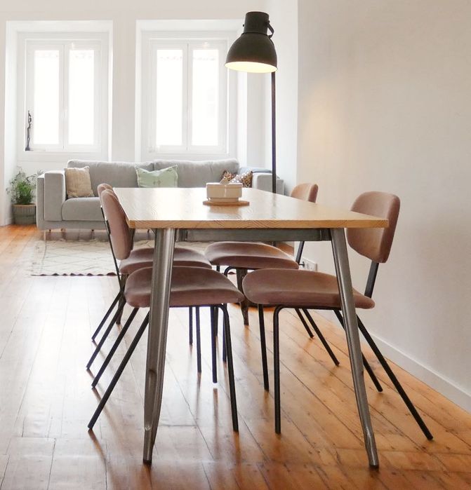 Mesa 6 pessoas de madeira com pé estilo industrial