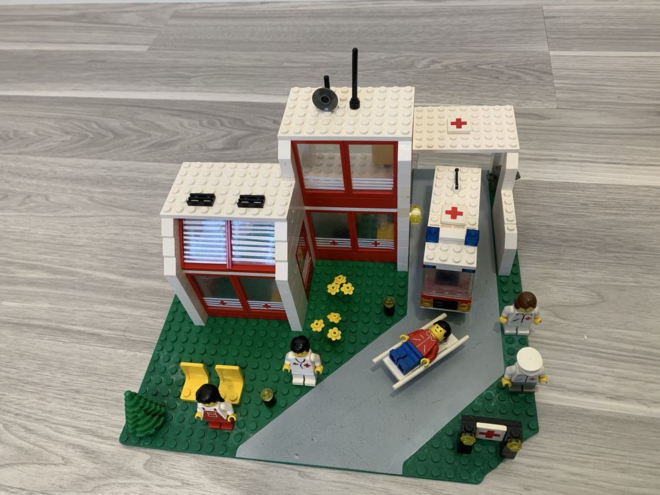 Lego 6380 emergency treatment center