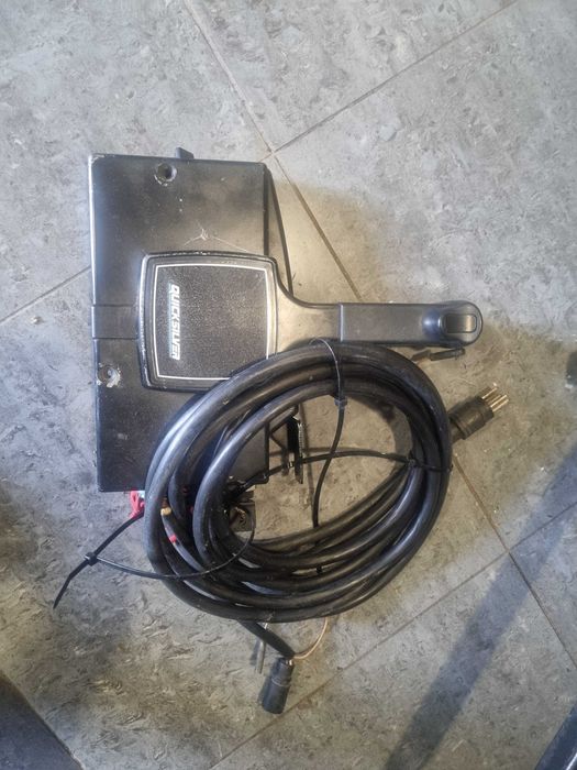 Mercury 25 KM bigfoot uciągowy silnik zaburtowy , manetka