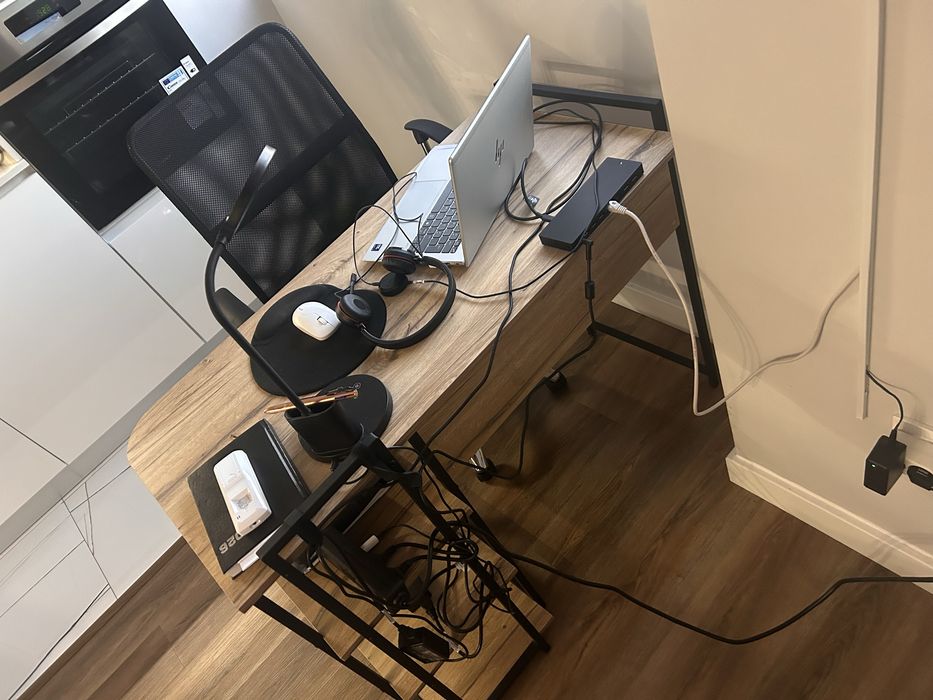 Mesa/Cadeira/Candeeiro