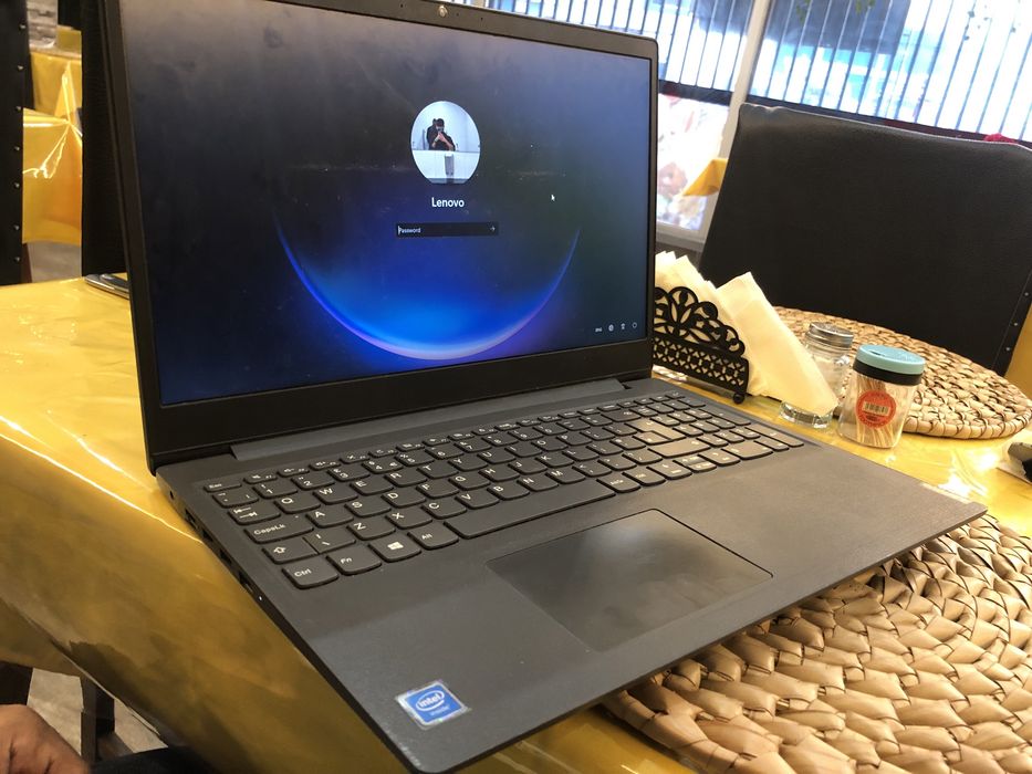 Lenovo V15-IGL Portatil