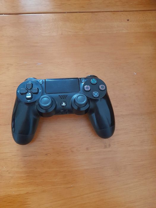 Vendo Playstation4 + 2 Jogos