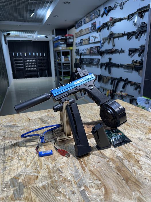 Пістолет Glock 17 з лазером, прицілом та 3 магазинами різної ємності