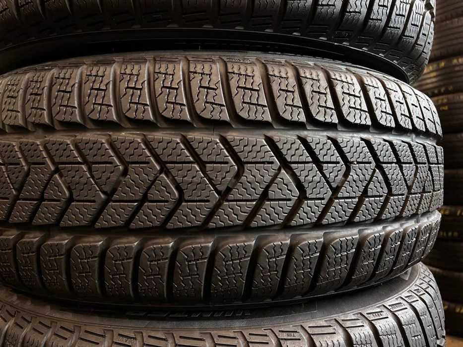 Шини Зимові 215х55хR18 PIRELLI SOTTOZERO 3 / 4шт / 90+%Залишок / 2023р