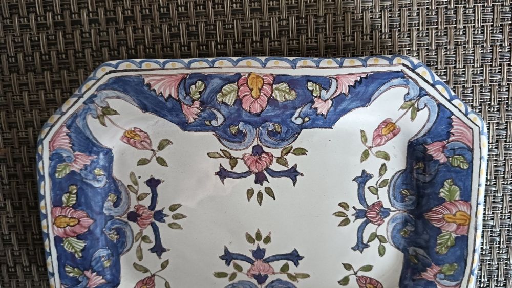 Travessa em Faiança Portuguesa Pintada à Mão R.F.A. Marques, Lda