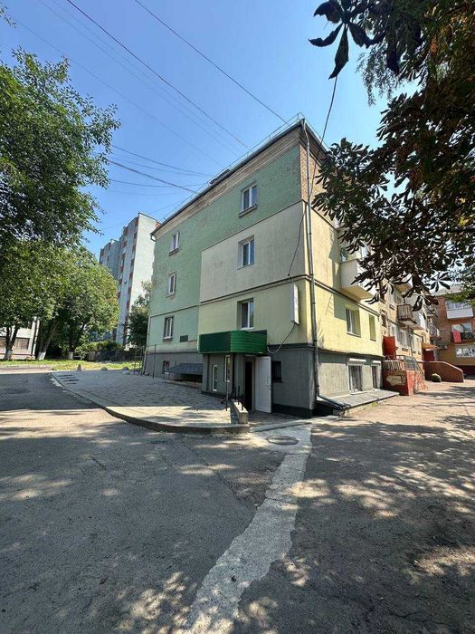 Ст. Бандери 41м2 Здам Фасадне Кутове приміщення з Хорошим Трафіком та Ремонтом
