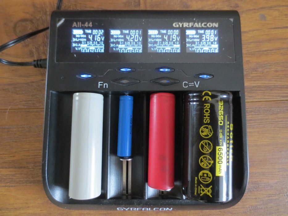 Gyrfalcon All-44 ładowarka akumulatorków Li-ion Ni-MH LiFePo4 gratisy