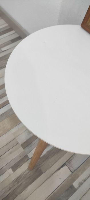 Mesa de centro/apoio branca