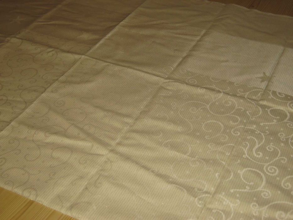 Materiał tkanina na obrus złoto kremowy gwiazdki  180 / 180 cm
