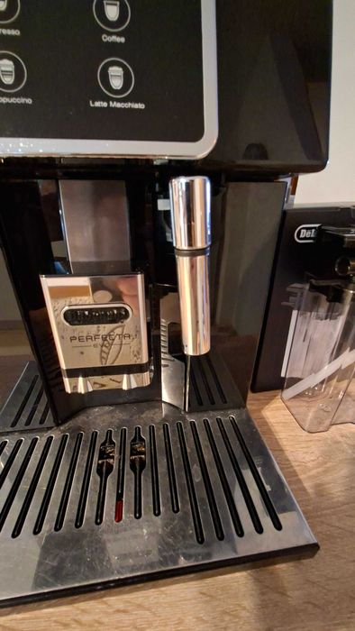 Ekspres do kawy DELONGHI PERFECTA EVO ESAM420.40B Gwarancja