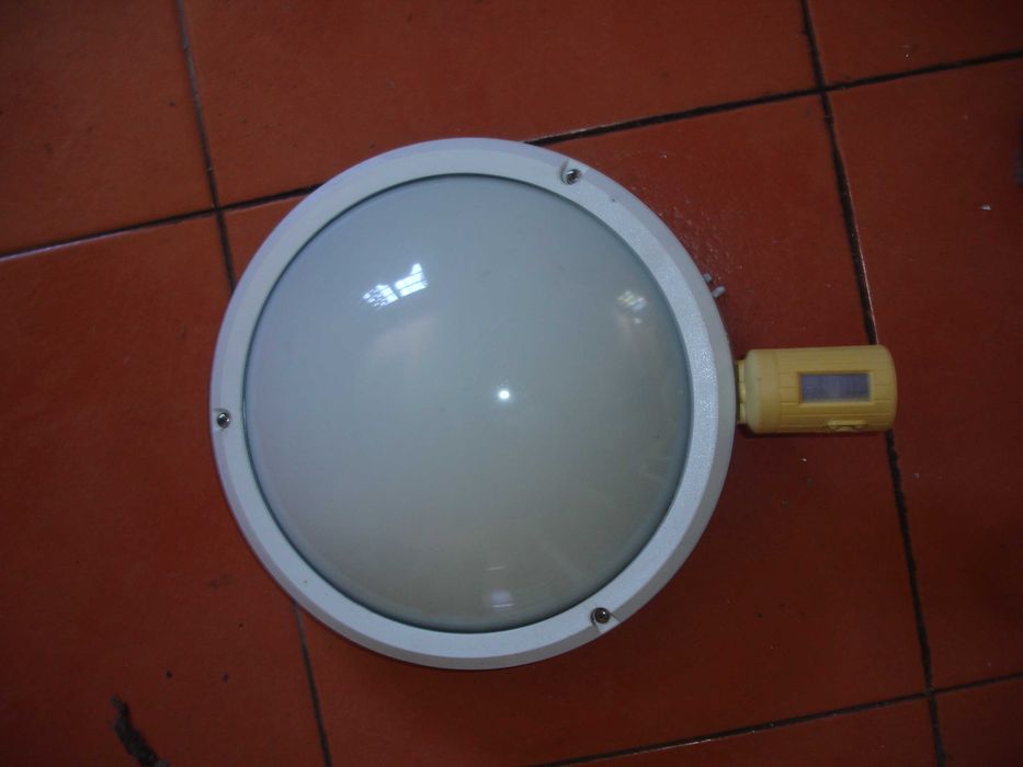 Apliques de parede/ plafon de teto exterior com sensor, como NOVA!
