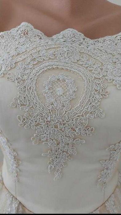 Винтажное свадебное платье миди в стиле 50х пин-ап кремовое капучино S