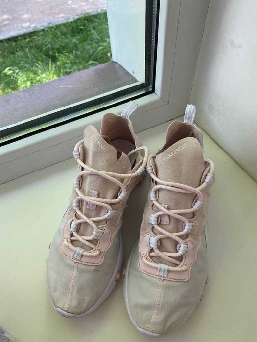 Жіночі кросівки Nike React Element 55 розмір 39