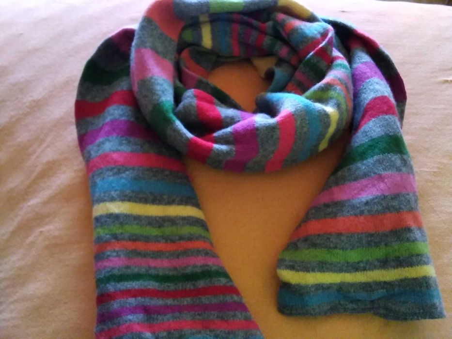 Теплий полосатий шарф