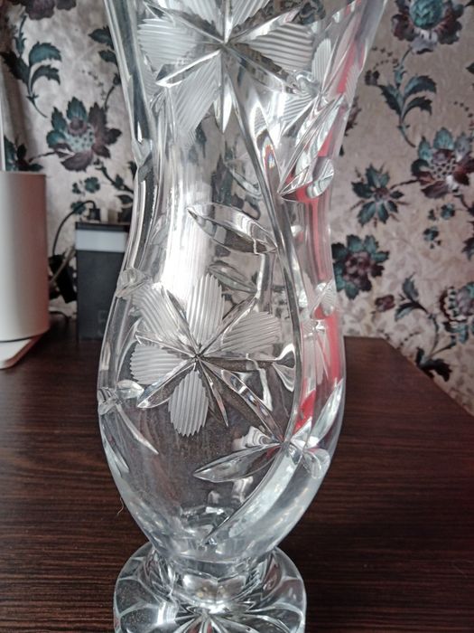 Ваза для цветов  из хрусталя