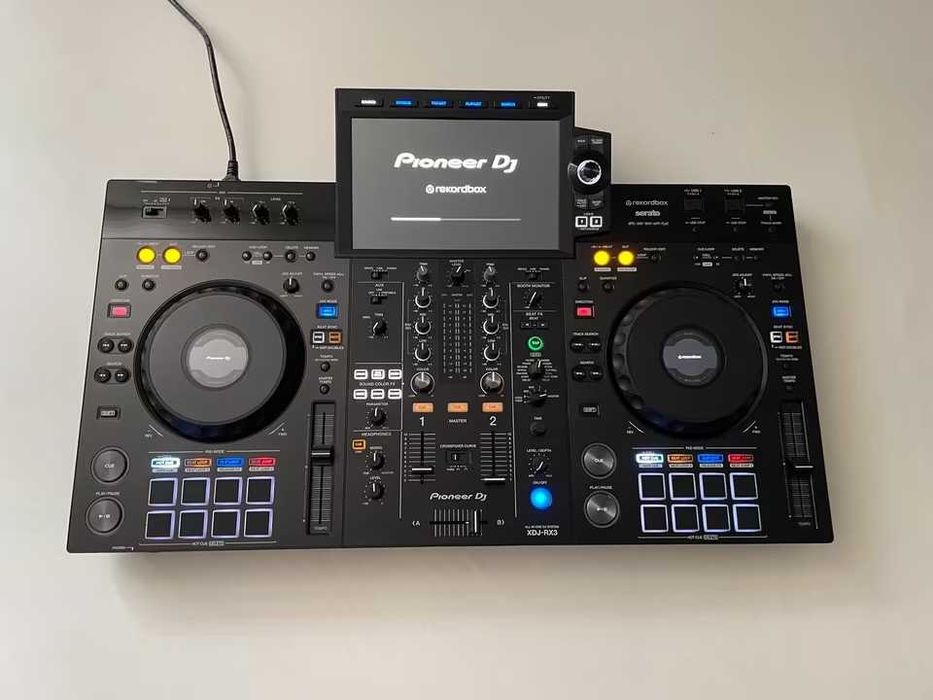 Pioneer XDJ-RX3 z casem uzywany tylko 5 razy