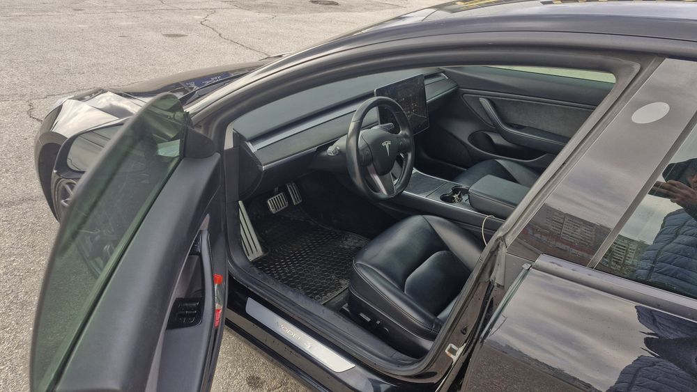 Продам Tesla model 3
