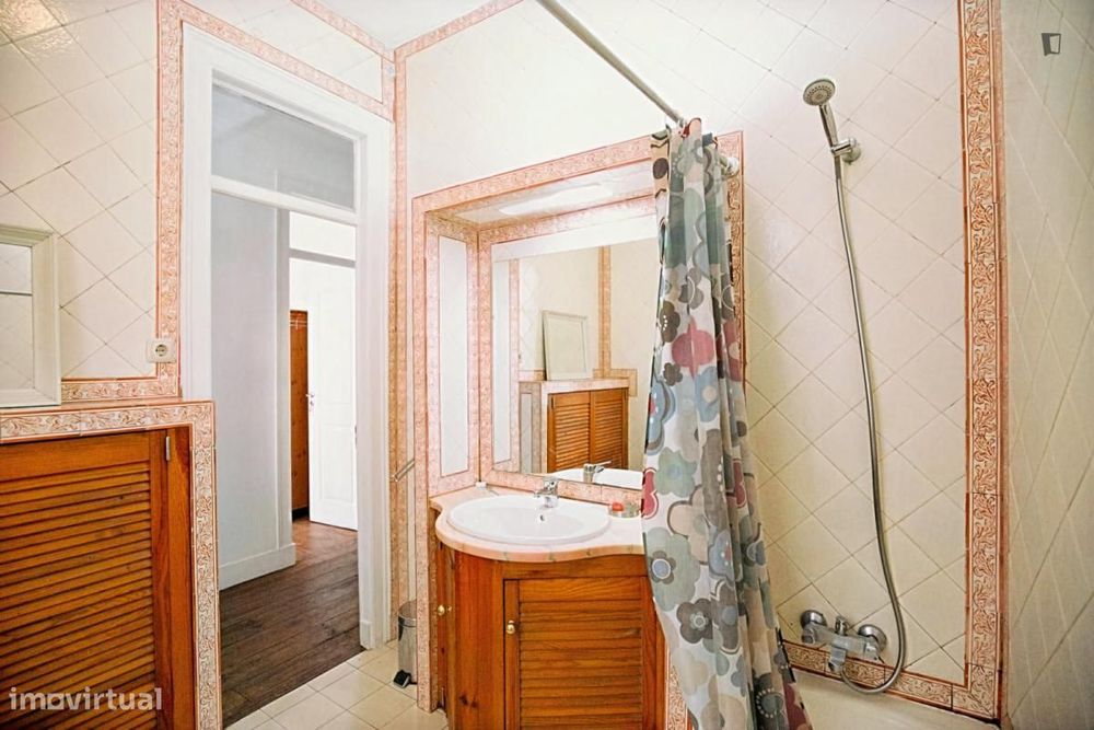 Quarto - localizado em Picoas Lisbon