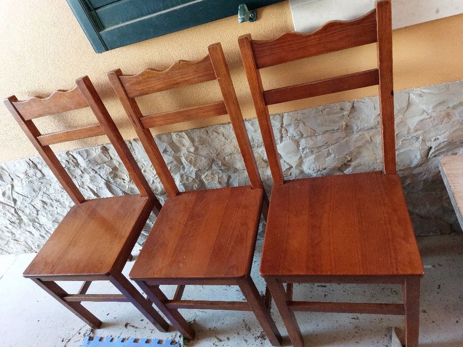 Cadeiras em pinho mel