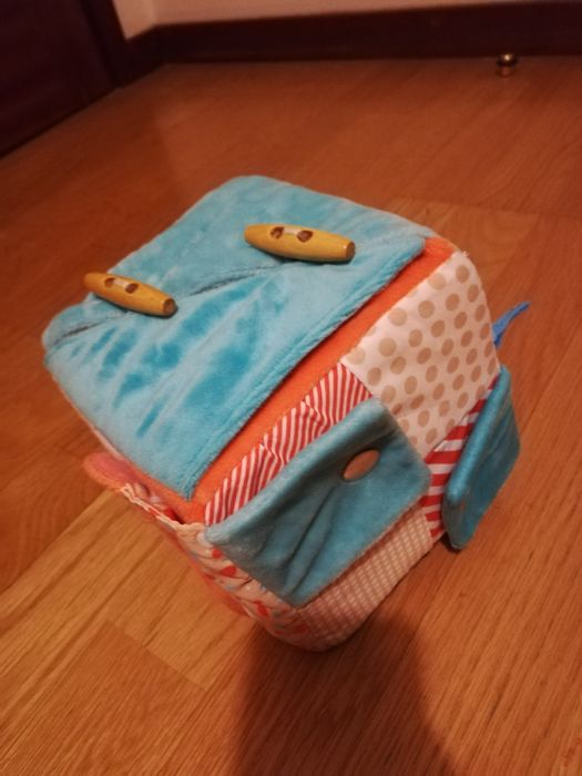 Cubo montessori para criança