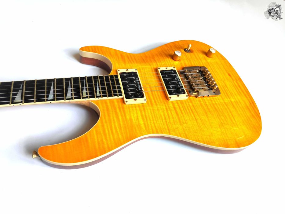 $1550 Avaks DK Custom '2008 Gold Flame w/case