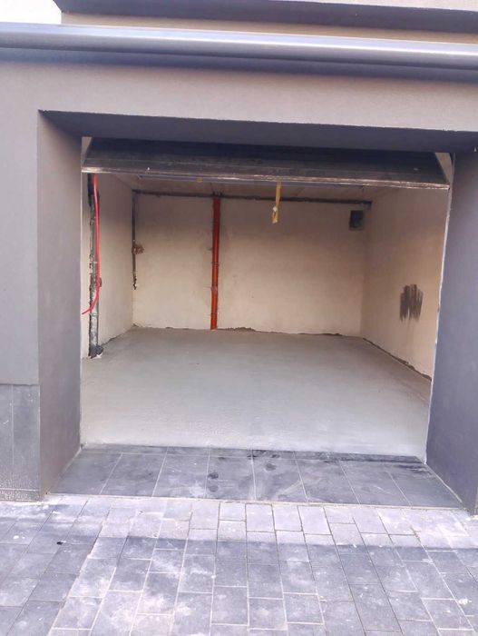 Гараж в готовому будинку. Довженка Бам