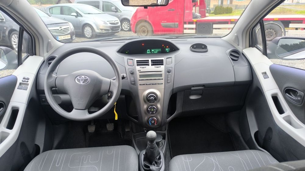 //Toyota Yaris 1,0B 2009r bez grama korozji 178tyś km z Niemiec///