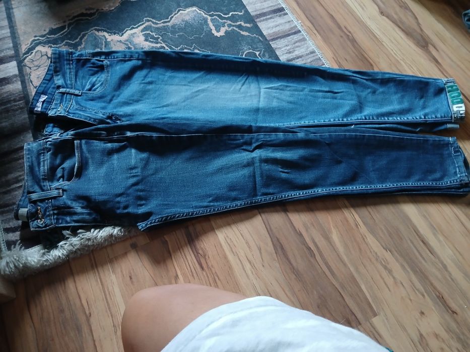 Jeansy waskie nogawki
