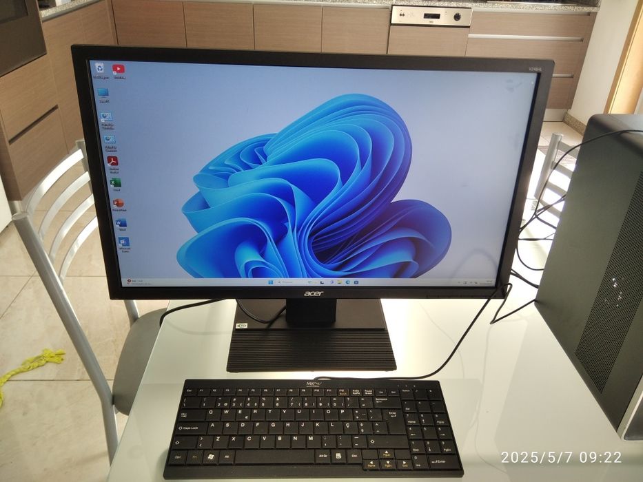 Torre HP Pavilion 590-A000NP . Monitor Acer V246 HL, teclado, Rato.