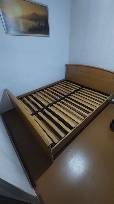 Продам двоспальне ліжко
