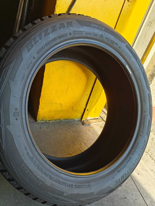 R19 235 55 шини зимові Bridgestone Blizzak DM-V2 арктична липучка Японія
