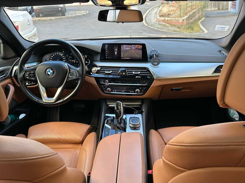 BMW 525 d Line Luxury Auto | Apple Carplay | Interior em Pele Cognac