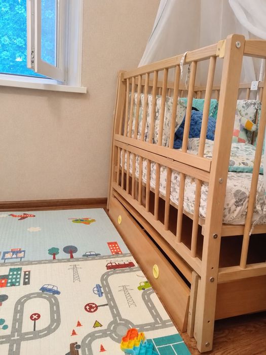 Продам дитяче ліжечко в гарному стані