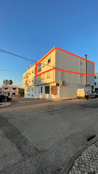 Apartamento T3 com Garagem e Sótão em Alenquer
