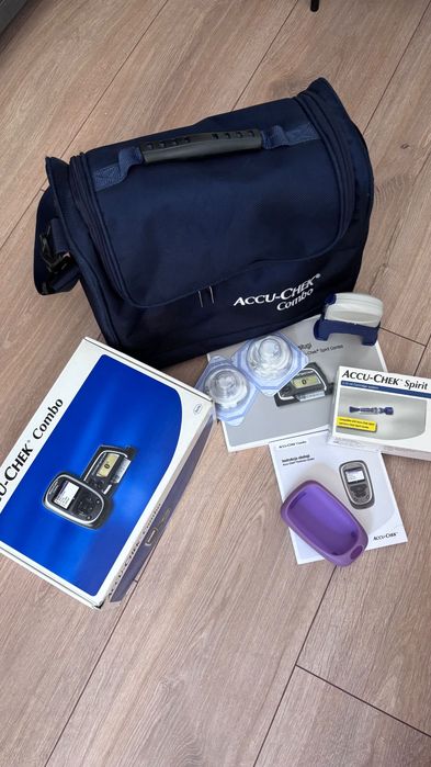 Używana pompa insulinowa Accu-Chek Combo + pilot / zestaw