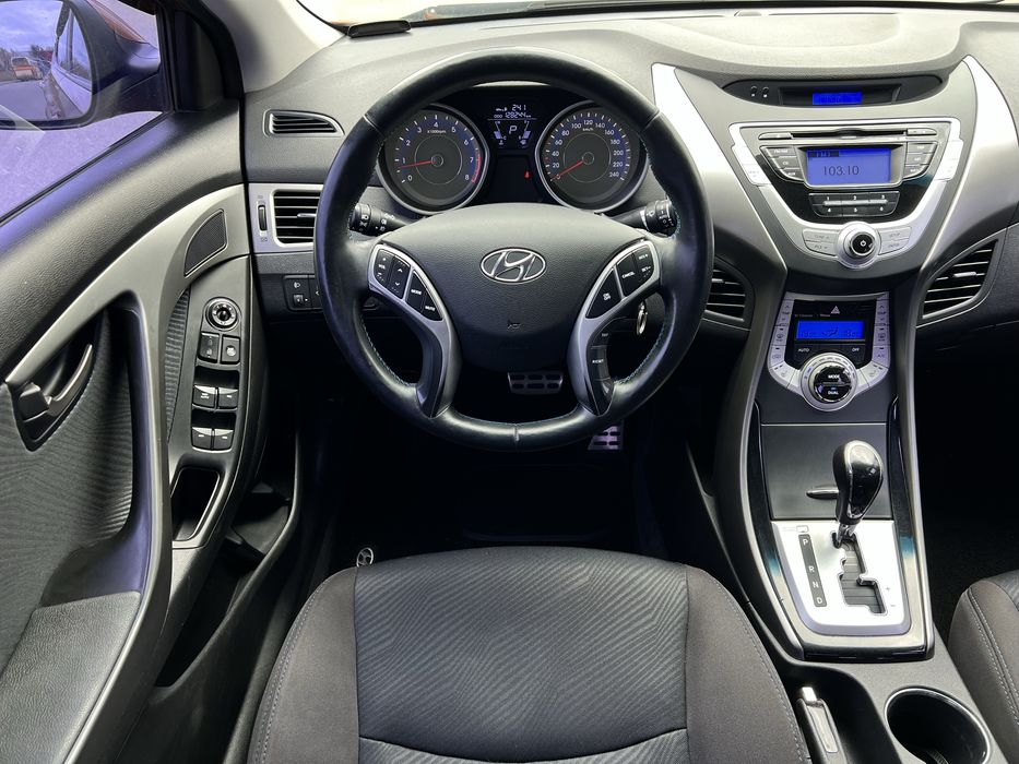 Hyundai Elantra 2012 рік 1.8 бенз/газ