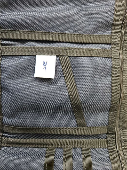 Niebieski portfel Reebok z podkówko na monety.