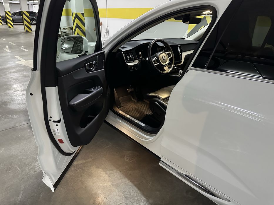 Volvo XC60 2022 Официальный
