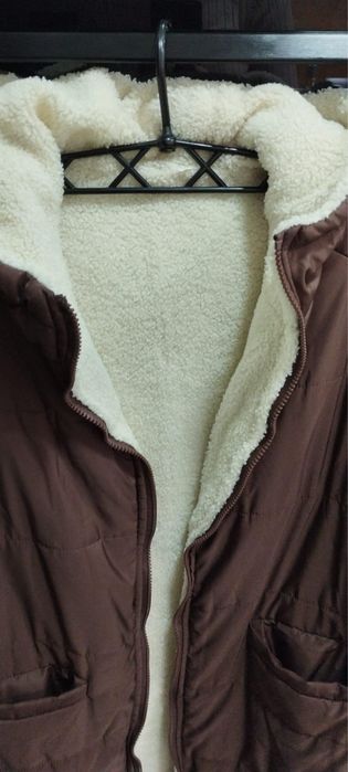 Dluga kurtka dwustronna Sherpa czekoladowa 2xl