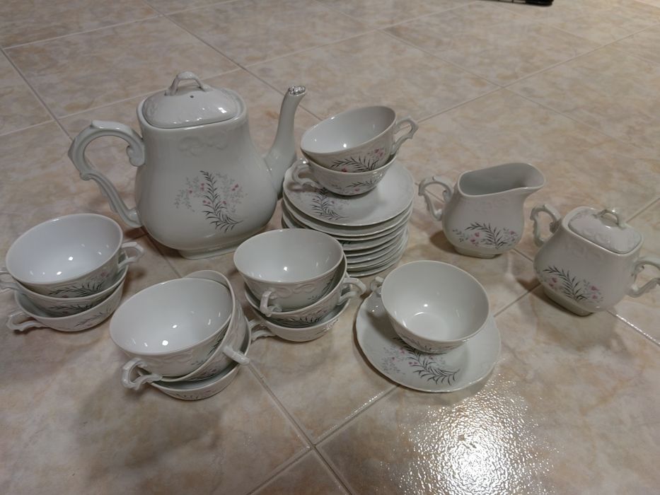 Conjunto de 12 chávenas de chá com bules vista alegre