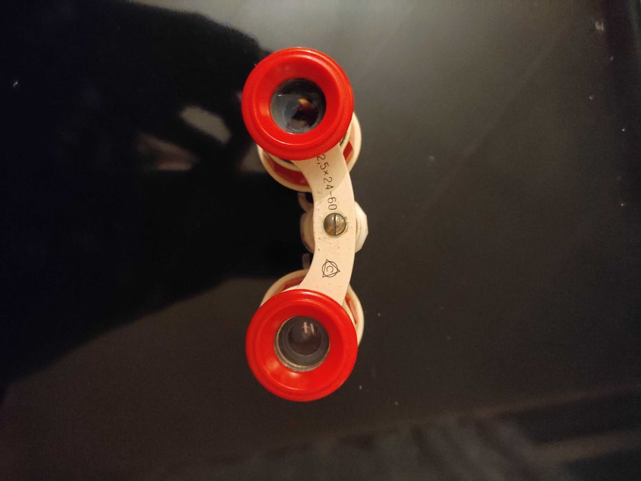 Театральный красный бинокль СССР винтаж