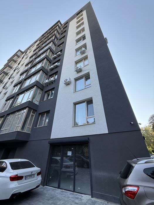 Продається фасадне приміщення в центрі Івано - франківська 96м2