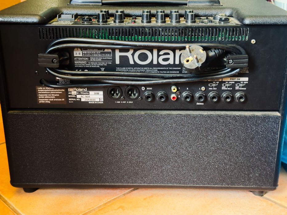 Vendo Roland ac 90 com gig bag