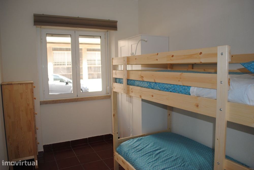 Apartamento T2 com terraço em Linda-a-Velha
