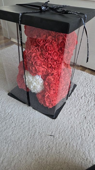 DUŻY MIŚ Z RÓŻ 40cm z pudełkiem prezentowym prezent