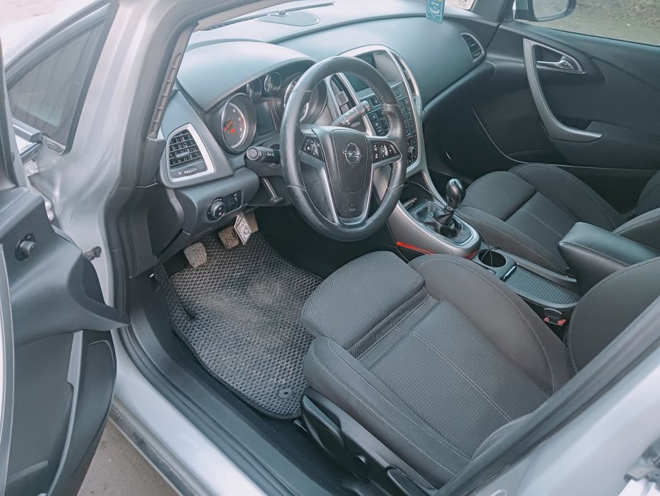 Опель Астра j.2011рік