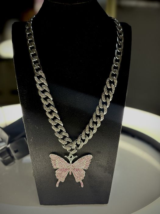 Colar feminino de borboleta
