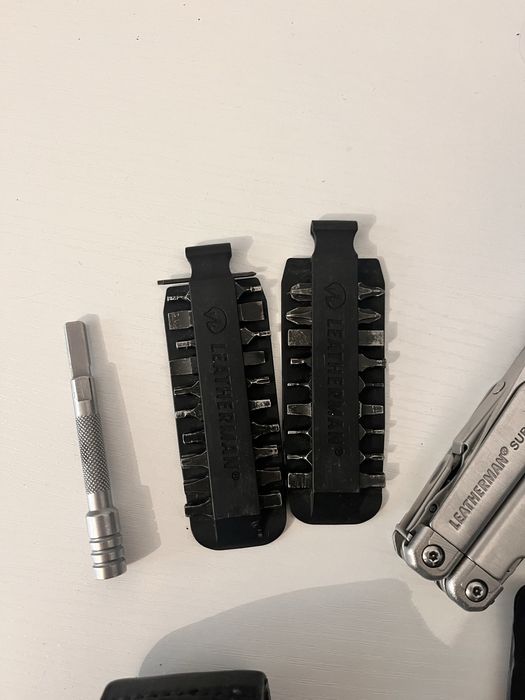 Multitool Leathermann Surge z dodatkami