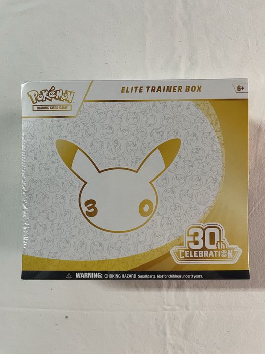 Pokémon 30th Celebration Elite Trainer Box (ETB) [Novo e selado/Envio grátis]