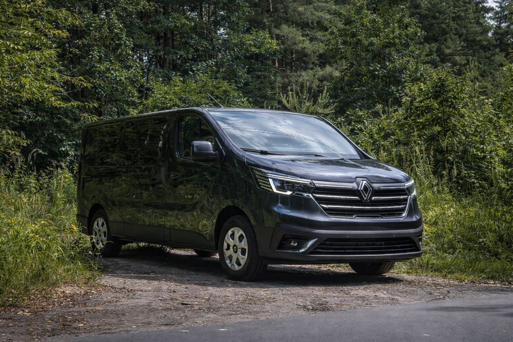 Renault Trafic – wynajem busa 9-osobowego